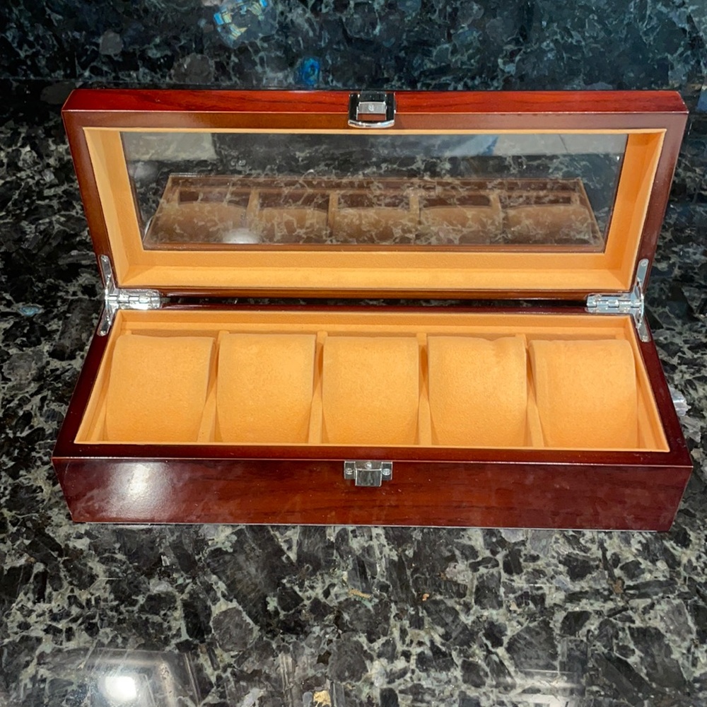 5 sectiona watch / jewlery case